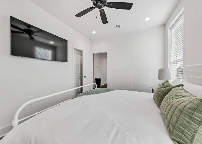 Cypress House*cozy, Chic, And Yours To Book Now!